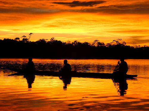KLIMAAT ECUADOR: REGENSEIZOEN: Een gouden zonsondergang zegt niets over het weer voor de volgende dag.