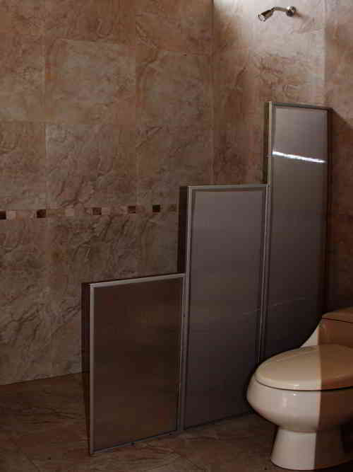 RESERVA FAUN�STICA CUYABENO [FLORA Y FAUNA 2021]: ba�o habitaci�n superior.