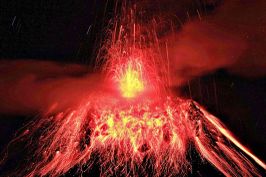 Aktive Vulkane Ecuador: Tungurahua mit Lavastrom