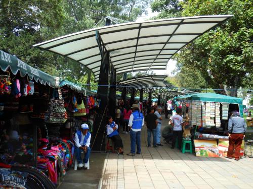 7 BEST ART, HANDICRAFTS MARKETS OF ECUADOR: Ejido park art and craft market, Quito, Ecuador