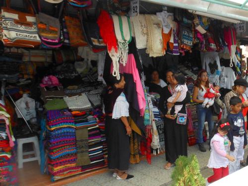 7 BEST ART, HANDICRAFTS MARKETS OF ECUADOR: Craft market, Quito, Ecuador
