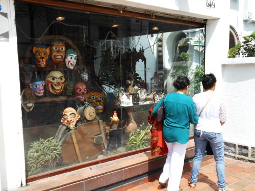 7 BEST ART, HANDICRAFTS MARKETS OF ECUADOR: Masks at art shop Calle Juan Leon Mera
