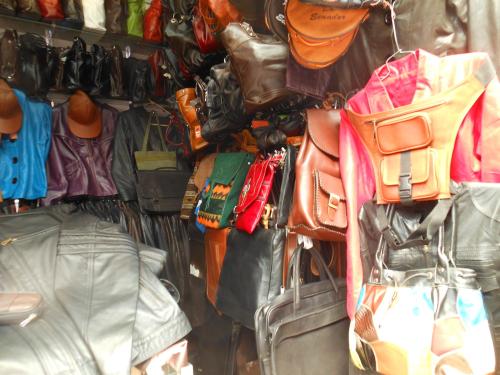 7 BEST ART, HANDICRAFTS MARKETS OF ECUADOR: Leather jackets and bags at stand Mariscal art and craft market