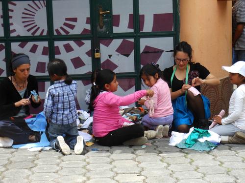 7 BEST ART, HANDICRAFTS MARKETS OF ECUADOR: Otavalo children playing while parents sell art products