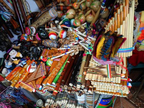 7 BEST ART, HANDICRAFTS MARKETS OF ECUADOR: Pan flutes and Andean musical instruments, Quito, Ecuador