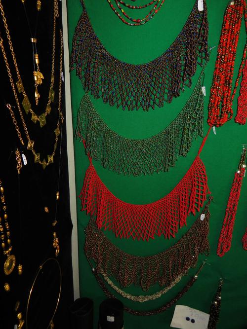 7 BEST ART, HANDICRAFTS MARKETS OF ECUADOR: Great necklaces in Productos Andinos, Quito