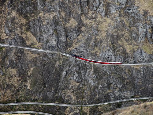 ECUADOR DEVILS NOSE: The Crucero train switchbacks down the Andes slopes at the Nariz del Diablo or Devil's Nose passage. 
