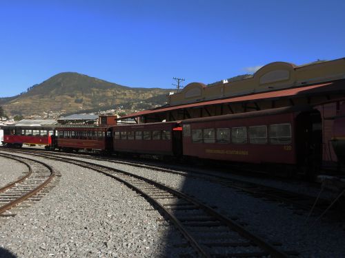 ECUADOR DEVILS NOSE: A day-trip train departing from Chambacalle train station in the early morning for an affordable ride. 