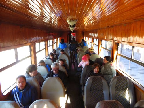 ECUADOR DEVILS NOSE: Interior historical train.