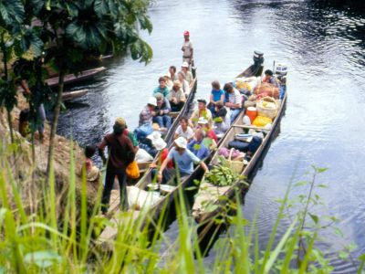 Amazonas Abenteuerreisen Ecuador Archivbild: The first Cuyabeno ecotour in 1986 sets off. 