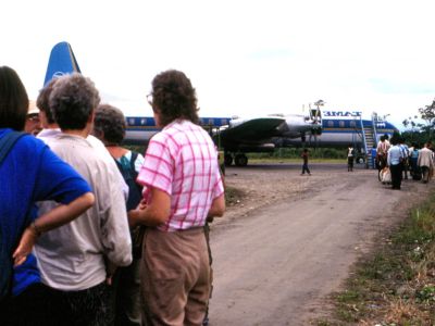Amazonas Abenteuerreisen Ecuador Archivbild: Historical picture of ecotourists for Cuyabeno flying from Lagoagrio.