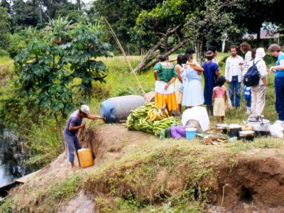Amazonas Abenteuerreisen Ecuador Archivbild: Participation of the Sionas en the first ecotour to Cuyabeno.