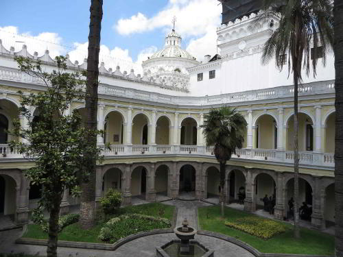 MUSEUMS IN QUITO: Court yard Central Cultural Metropolitano in Quito