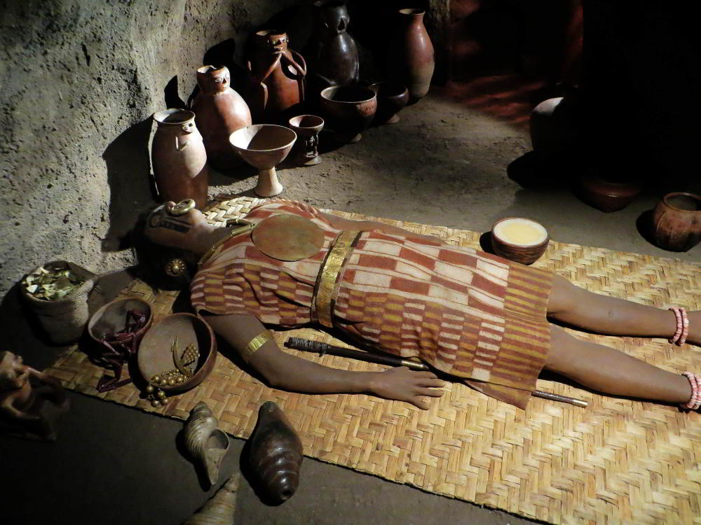 MUSEUMS IN QUITO: Pre-colonial grave, National Museum in Quito, Ecuador
