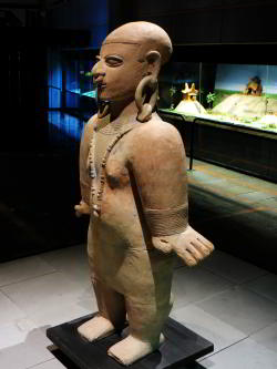 MUSEUMS IN QUITO: Clay statue National Museum