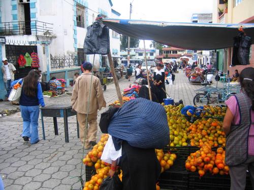 OTAVALO MARKT: Otavalo Frau