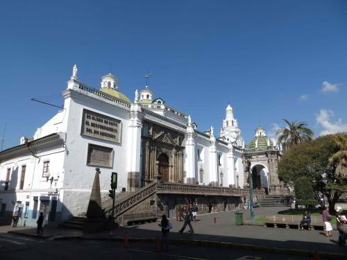 QUE HACER EN ECUADOR [100 MEJORES SITIO DE TURISMO]: Turismo Amazonas y Ecuador: Catedral nacional del Ecuador en Quito.