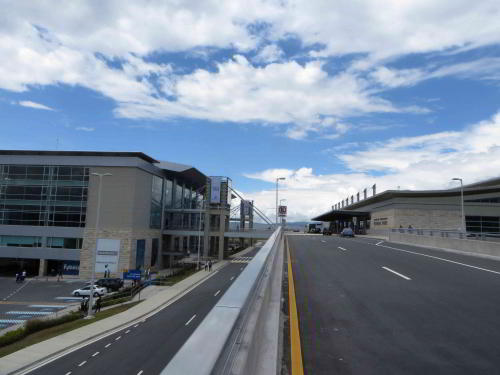 QUITO AIRPORT CODE  [UIO] & DEPARTURES: arriving at the airport. 