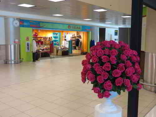 QUITO AIRPORT CODE  [UIO] & DEPARTURES: modern shops