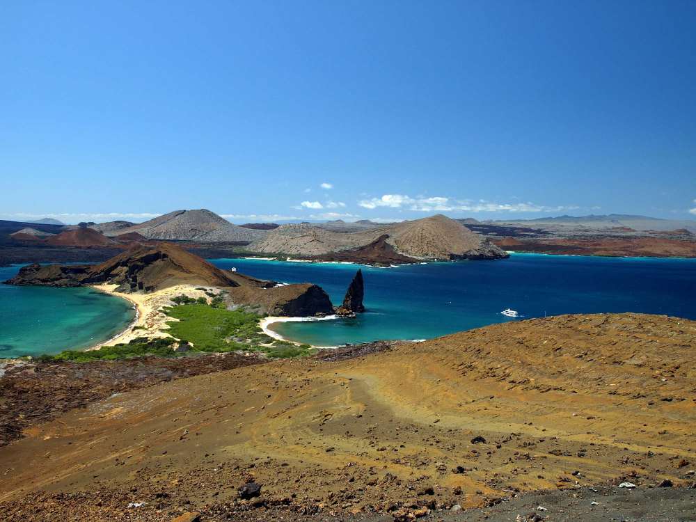 PROMOCIÓN VIAJES ÚLTIMO MOMENTO PARQUE NACIONAL GALAPAGOS: Vista de Bartalomé desde el volcán