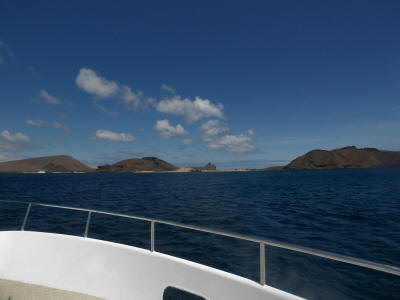 BARTOLOME GALAPAGOS DAY TRIP: Arriving at Bartolome