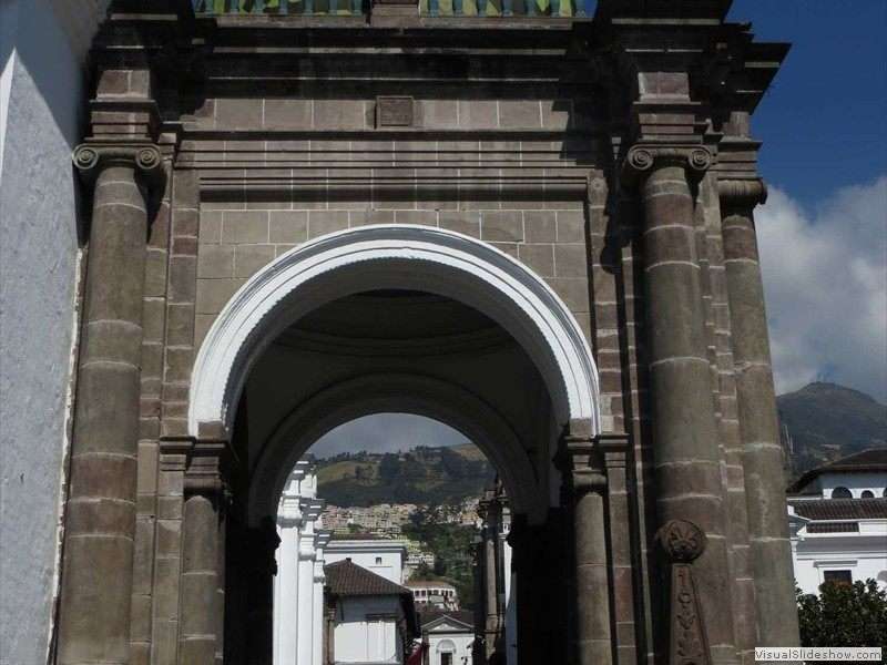 arch-national-cathedral-at-plaza-nacional