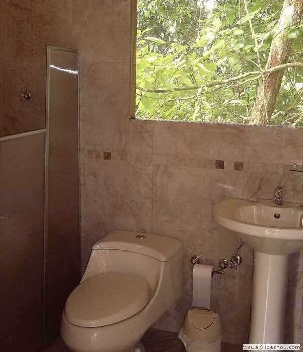 cuyabeno_lodge_modern_bath_rooms_amazon