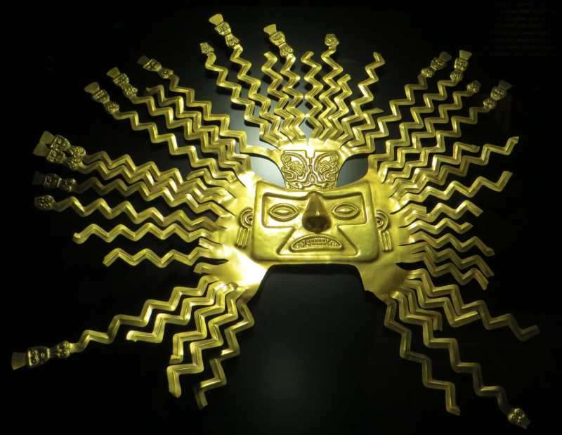 golden-sun-mask-tolita-culture-banco-central