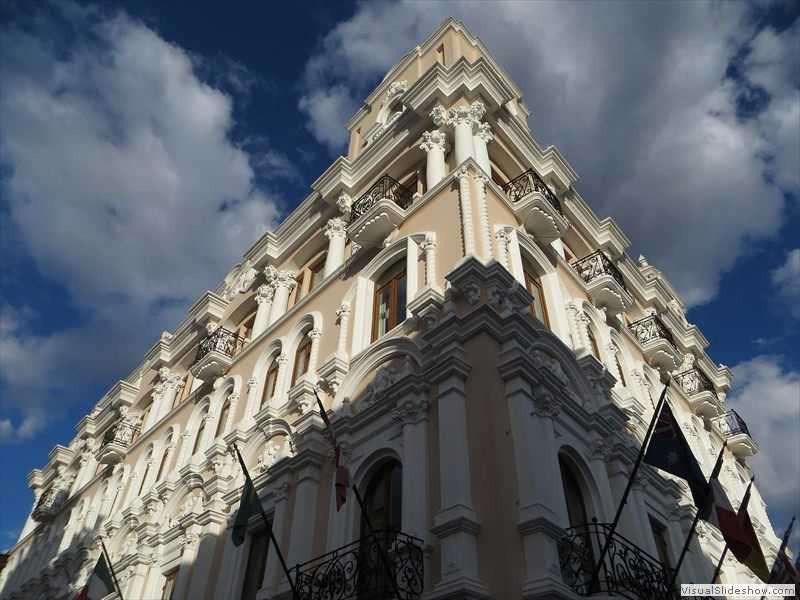 hotel-plaza-grande-quito-ecuador