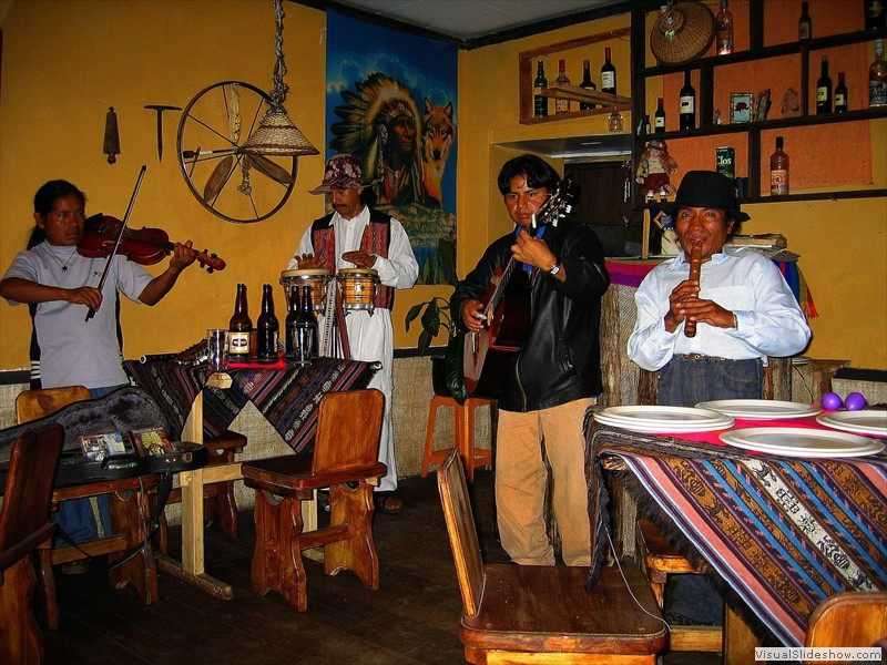 otavalo_night_life_with_indian_music