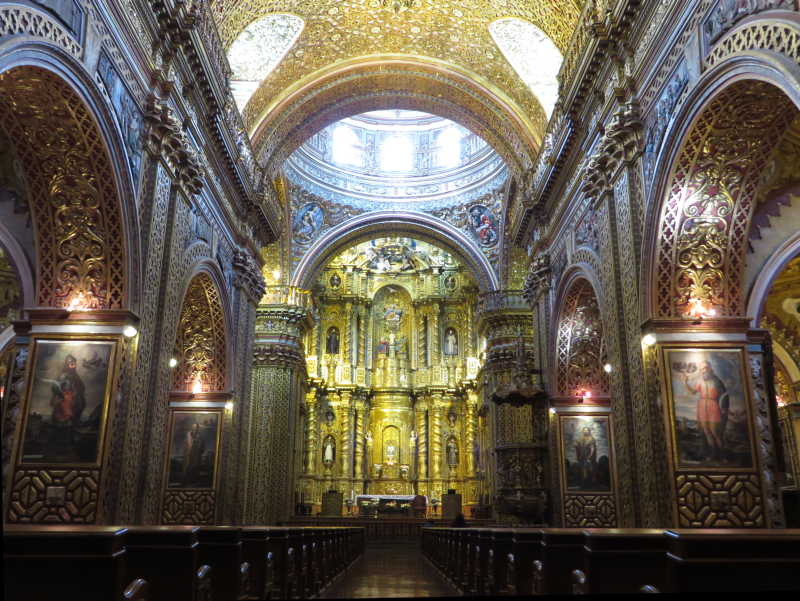 quito_compania_church_golden_interior