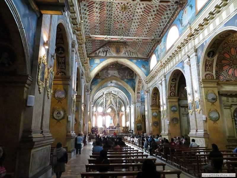 santo-domingo-church-quito-interior