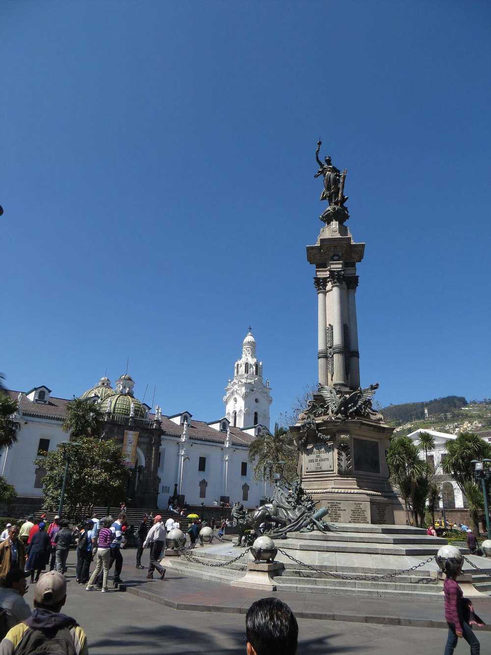 Monument at the Plaza Grande