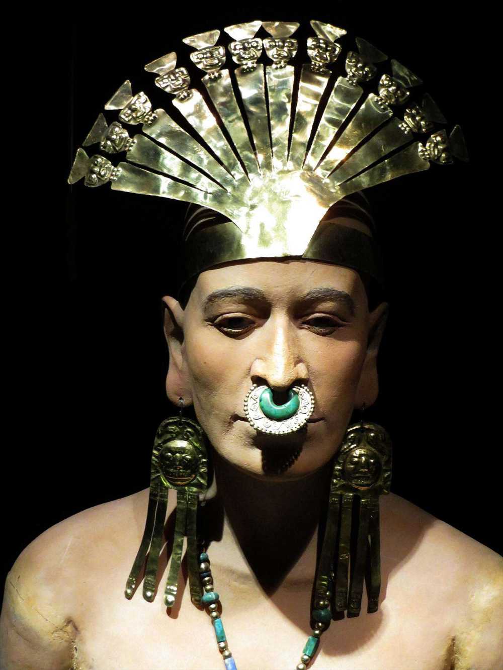 Golden crown model at the National Museum